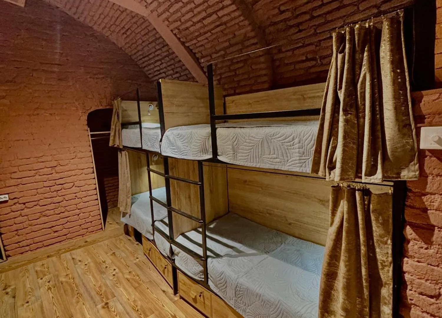 Vintage Hostel At Freedom Square Tbilisi