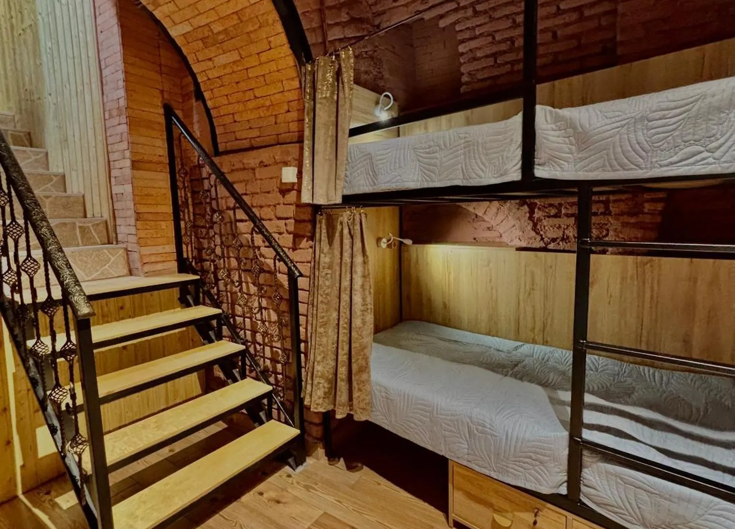 Contacts de Vintage Hostel At Freedom Square